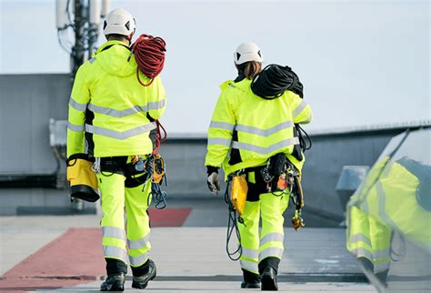 Electrical Insulating Gloves: Understanding ASTM D120 & IEC 60903
