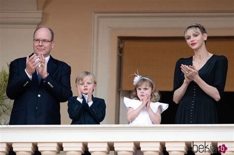 Alberto Y Charlene De M Naco Celebrando San Juan Con Sus Hijos Los