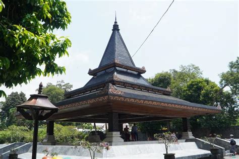 Berkunjung Ke Makam Bung Karno Daya Tarik Dan Aktivitas Wisata