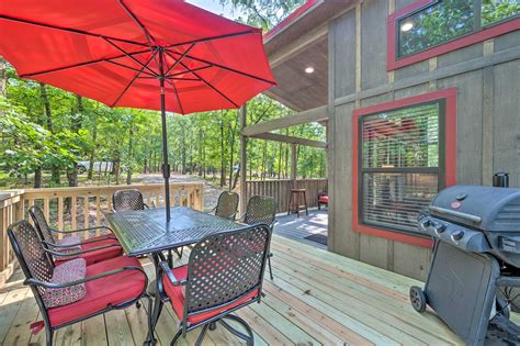 Woodland Cottage Home w/ Fire Pit - 4 Miles to Lake! - Home Rental in