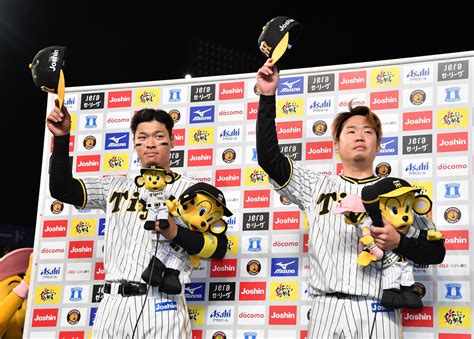 【阪神】甲子園初試合で4番佐藤輝明が息吹き返させた 指導した藤井康雄コーチも予感の今季1号 プロ野球写真ニュース 日刊スポーツ