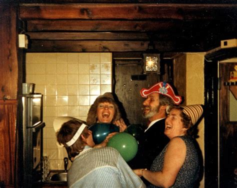 44 Color Snaps That Show How The 1980s New Years Eve Parties Were Like