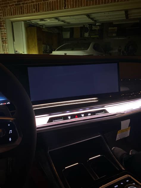 My BMW 740i screen went out randomly how do I turn it back on : r/BMW