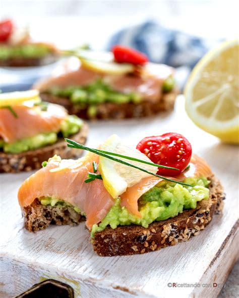 Toast Con Avocado E Salmone Affumicato Ricetta Fresca E Veloce