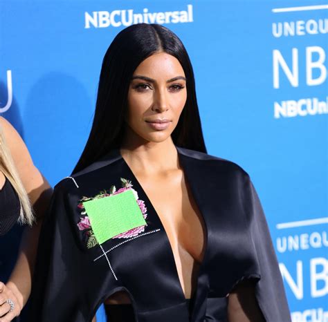 Kim Kardashian Breaks The Internet AGAIN As She Poses Naked While