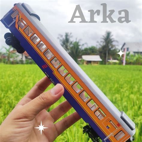 Rangkaian Mainan Miniatur Kereta Api Indonesia Murah Gerbong Akrilik