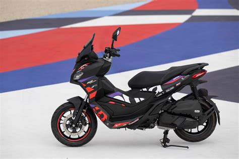 Motorrad Vergleich Aprilia Sr Gt Replica 125 2025 Vs Aprilia Sr 50 R 2020