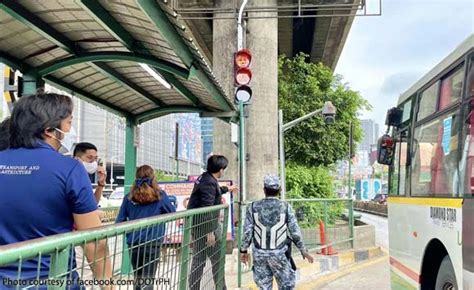 EDSA busway stations get bus timers | Politiko Metro Manila