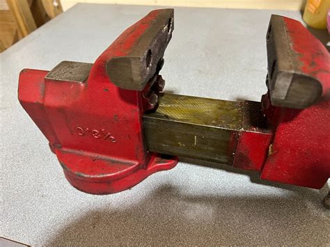 Rare Vintage L S Starrett No Swivel Bench Pipe Vise