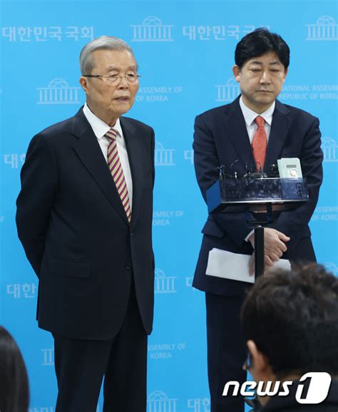 공천 관련 질문 받는 김종인 개혁신당 공관위원장 뉴스1