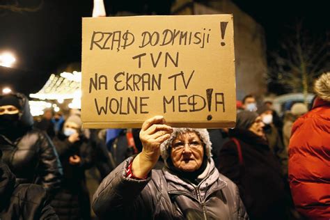 Protesty przeciwko lex TVN w całej Polsce