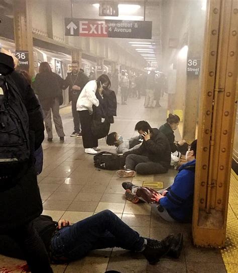 Terrore Nella Metropolitana Di New York Almeno 16 Feriti In Una