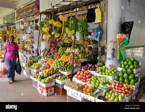 Fruit, weekly market market, Kandy, Sri Lanka Stock Photo - Alamy