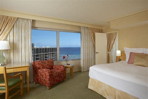 Ilikai Hotel & Suites | Hawaii Aloha Travel