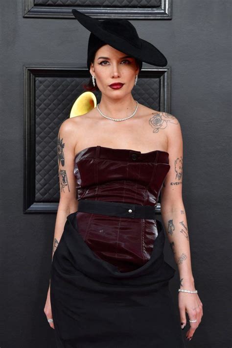 Grammy Awards 2022 Les Plus Beaux Looks Du Tapis Rouge Halsey