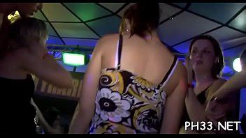 El Militar Bailando Se Desnuda Y Excita Las Mejillas Mostr Ndoles Una Polla Gigante Xvideos