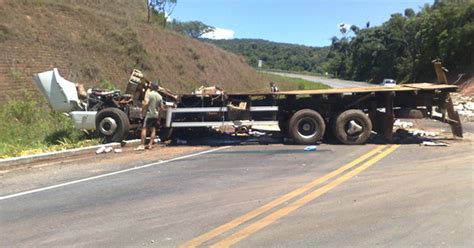 G Acidente Caminh O Deixa Motorista Ferido Em Aiuruoca Mg