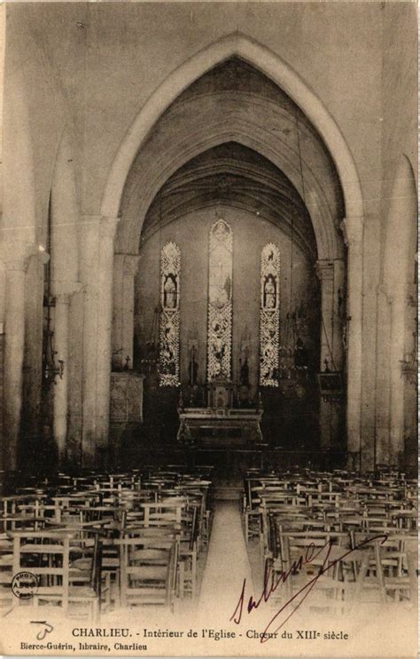 Charlieu Intérieur de l Eglise Choeur du Xiii siécle à Charlieu