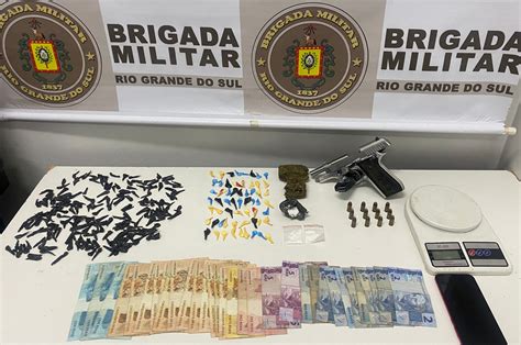 Traficante é preso arma e mais de 250 porções de drogas em Farroupilha