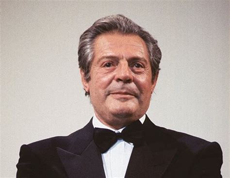 Марчело Мастрояни сменя жена след жена, но не иска светът да го приема ...