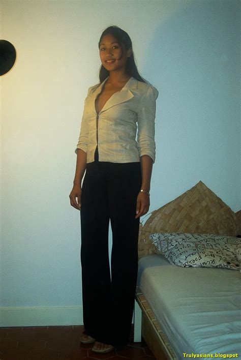 Cute And Innocent Looking Malay Girl Sucking BF Dick 24 Pics IMAGE NAKED CHINESE SINGAPORE