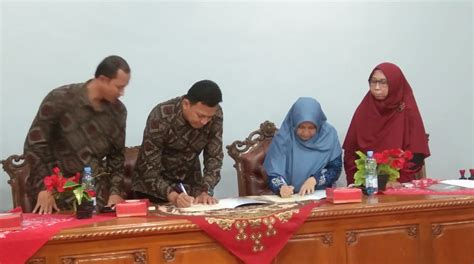 Penandatangan Mou Feis Uin Suska Riau Dengan Febi Uin Ar Raniry Banda