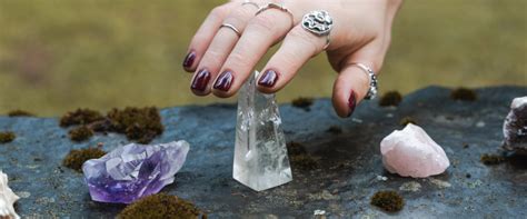 How to Use Crystals in Witchcraft: A Beginner's Guide for Magical ...