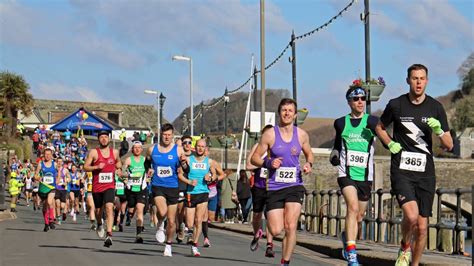 Video Hundreds Of Runners Take Part In The 2023 Looe 10 Miler