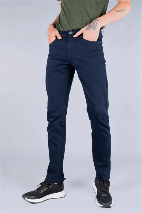 El pantalón de gabardina versatilidad y elegancia Montesco Jeans