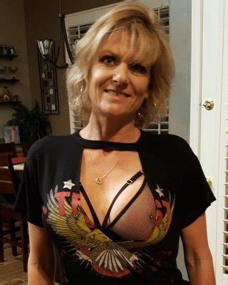 Mature Sexy Milfs Going Braless Porn Pictures Xxx Photos Sex Images Pictoa