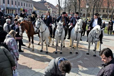 Glas Slavonije Galerija Fotografija Pokladno Jahanje U Vinkovcima