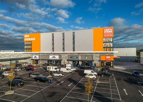 Currys basildon store is seeing huge crowds for the latest tech 8