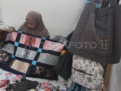 Kerajinan Limbah Kain Dan Kayu Antara Foto