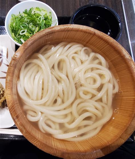 今年最後の、丸亀製麺 釜揚げうどんの日。 衝撃的な天ぷら発見！！！ 平成初期生まれの反動モンスター★詩織