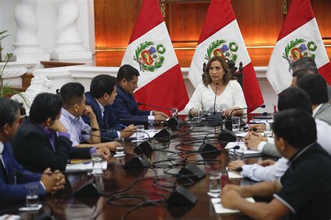 Presidenta Dina Boluarte Se Reunió Con El Gobernador Regional De Loreto Y Alcaldes De La Zona