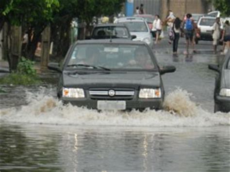 G Chuva De Minutos Alaga Ruas No Bairro Morumbi Em Uberl Ndia Mg