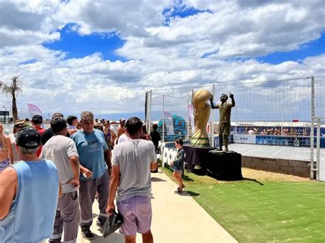 La Primera Estatua De Lionel Messi En El Mundo Est En Mar Del Plata