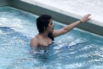 SWIMWEAR Priyanka Chopra In A Bikini At Her Hotel Pool In Miami 05 12 17 ADDS Phun Org Forum