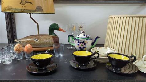 Vintage Decoy Lamp Dept Bee Teacups Royal Doulton Bunnykins Dishes