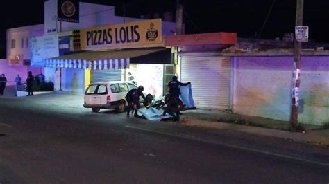 Balean a dos hombres chocan en moto y mueren en la avenida Revolución