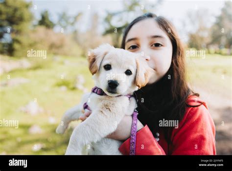 Petite Fille Souriante Banque De Photographies Et Dimages à Haute