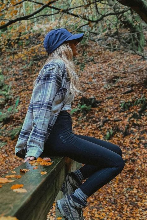 Fall Hiking Outfit for Granola Girls | Hiking outfit fall, Walking ...