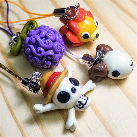 One piece charms|phonestraps! | Chaveiro one piece, Rostos de argila