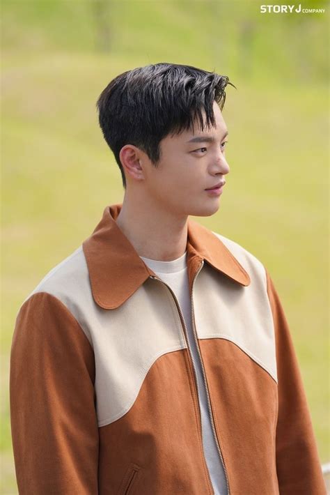 Pin By Teresa Smith On Seo In Guk Men Haircut Styles Korean Actors