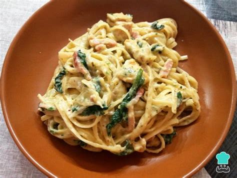 Pasta con pollo al pesto Fácil