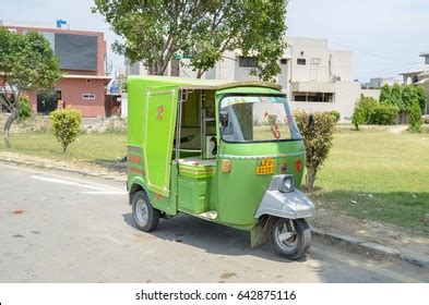 Auto Rickshaw Pakistan Lahore Pakistan On Stock Photo 642875116 ...