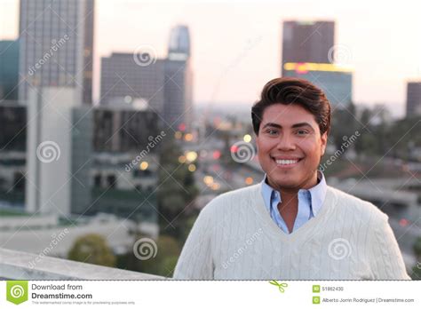 Retrato De Una Sonrisa Masculina Joven Latina Gay Foto De Archivo Imagen De Latino Femenino