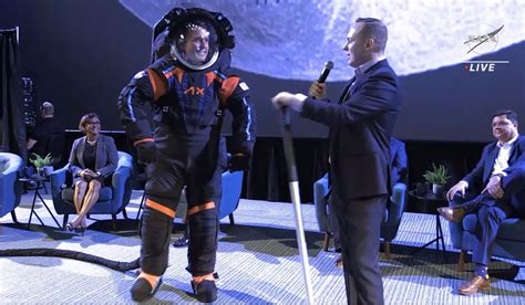 Nasa Present El Traje Espacial Para Volver A Pisar La Luna En