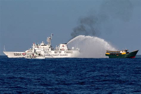 急増の中国人留学生は脅威 台湾近くフィリピンの島、周辺に軍拠点 写真特集12 毎日新聞