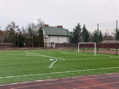 Remont Boiska Szko Y Podstawowej Nr W Piastowie Na Finiszu